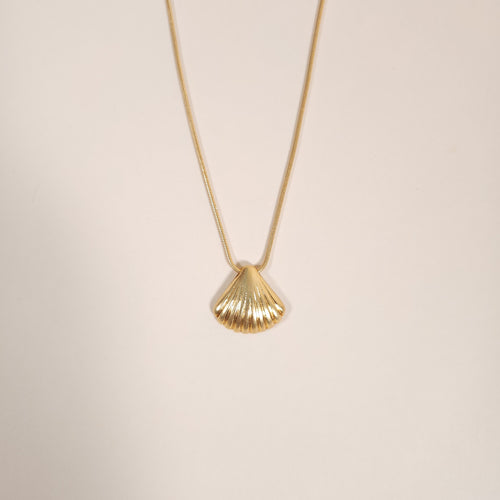 Coquille Mermaid Gold Shell Pendant Necklace for the Beach | Venus Loves Neptune