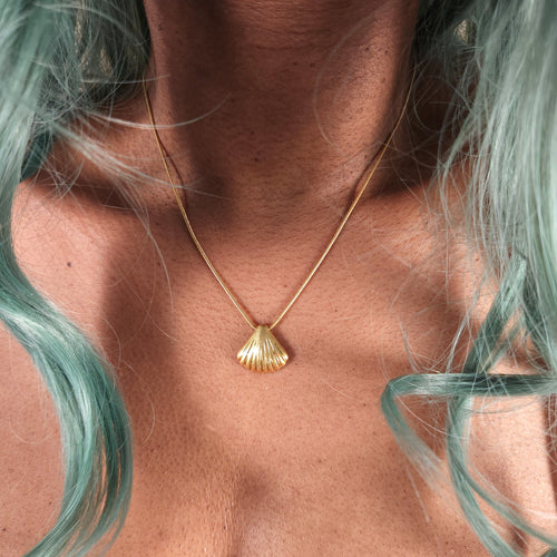 Coquille Mermaid Gold Shell Pendant Necklace for the Beach | Venus Loves Neptune